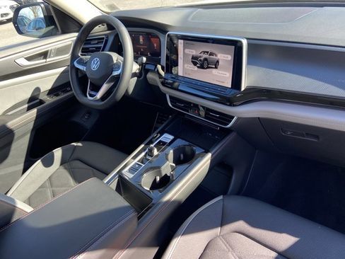 Used 2025 Volkswagen Atlas Peak Edition SE image 24