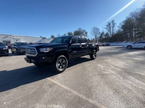 Used 2016 Toyota Tacoma TRD Sport image 4