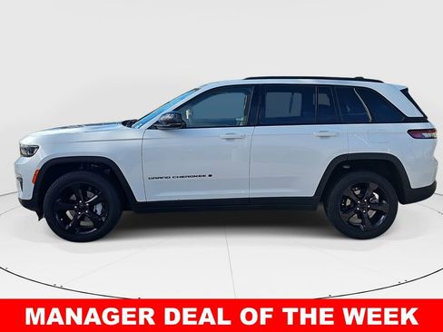Used 2023 Jeep Grand Cherokee Limited w/ Luxury Tech Group II image 6