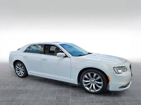 Used 2019 Chrysler 300 Touring L w/ Quick Order Package 22F RWD image 3