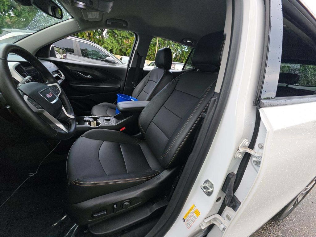 Used 2019 GMC Terrain SLT w/ Preferred Package AWD/4WD image 2