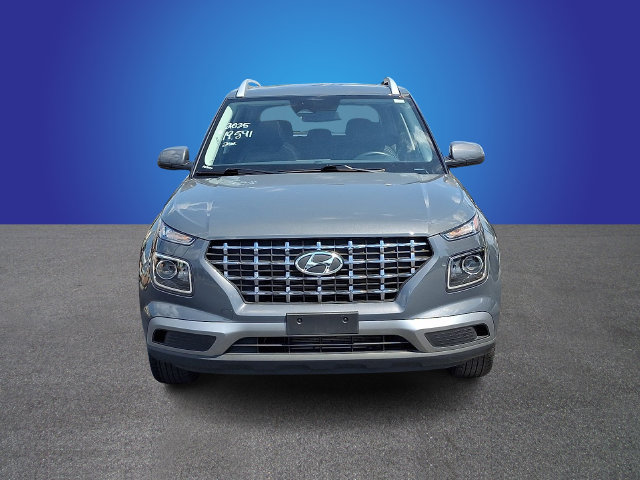 Used 2025 Hyundai Venue SEL FWD image 2