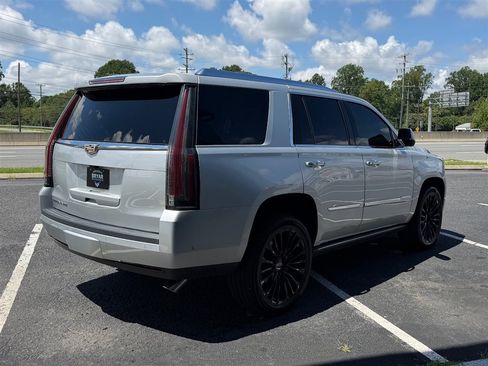 Used 2020 Cadillac Escalade Premium Luxury AWD/4WD image 6