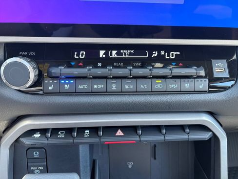 Used 2026 Toyota Sequoia Limited w/ Tow Technology Package AWD/4WD image 31