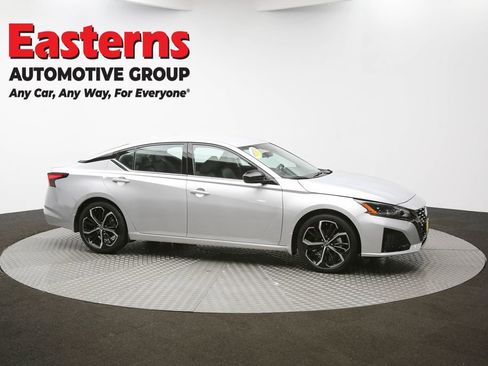 Used 2023 Nissan Altima 2.5 SR FWD image 43