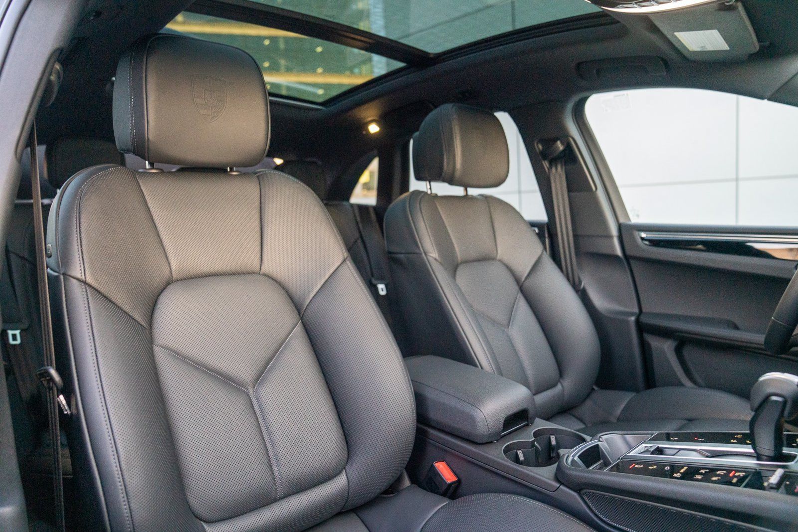 Certified 2026 Porsche Macan AWD/4WD image 27