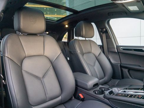 Certified 2026 Porsche Macan AWD/4WD image 27