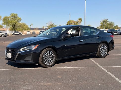 Certified 2025 Nissan Altima 2.5 SV FWD image 2
