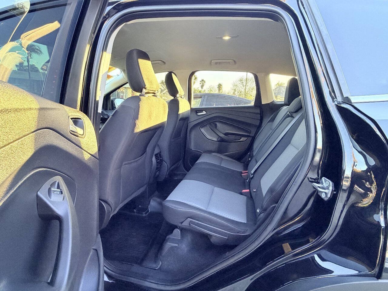 Used 2019 Ford Escape SE FWD image 13