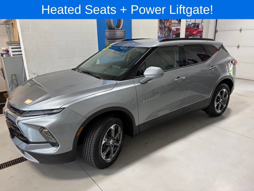 Used 2025 Chevrolet Blazer LT w/ Convenience Package AWD/4WD image 3