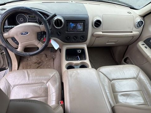Used 2006 Ford Expedition XLT image 3
