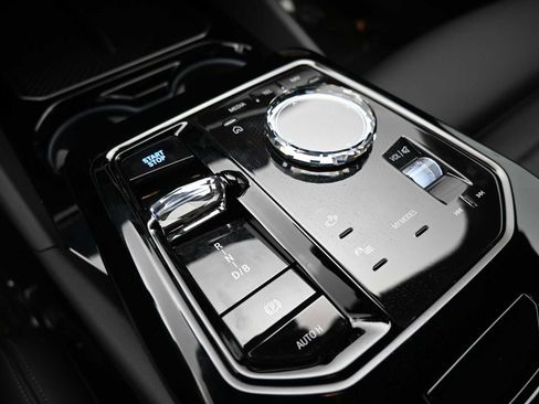 Used 2026 BMW i5 eDrive40 w/ Executive Package RWD image 12