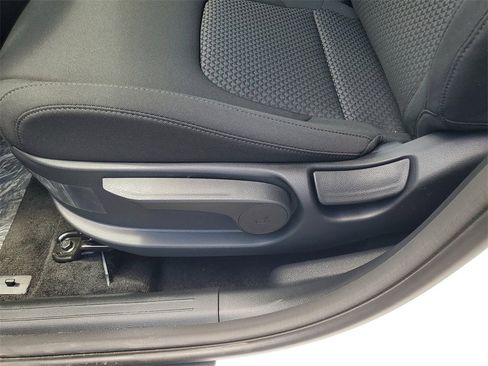 New 2025 Kia Sportage LX image 7