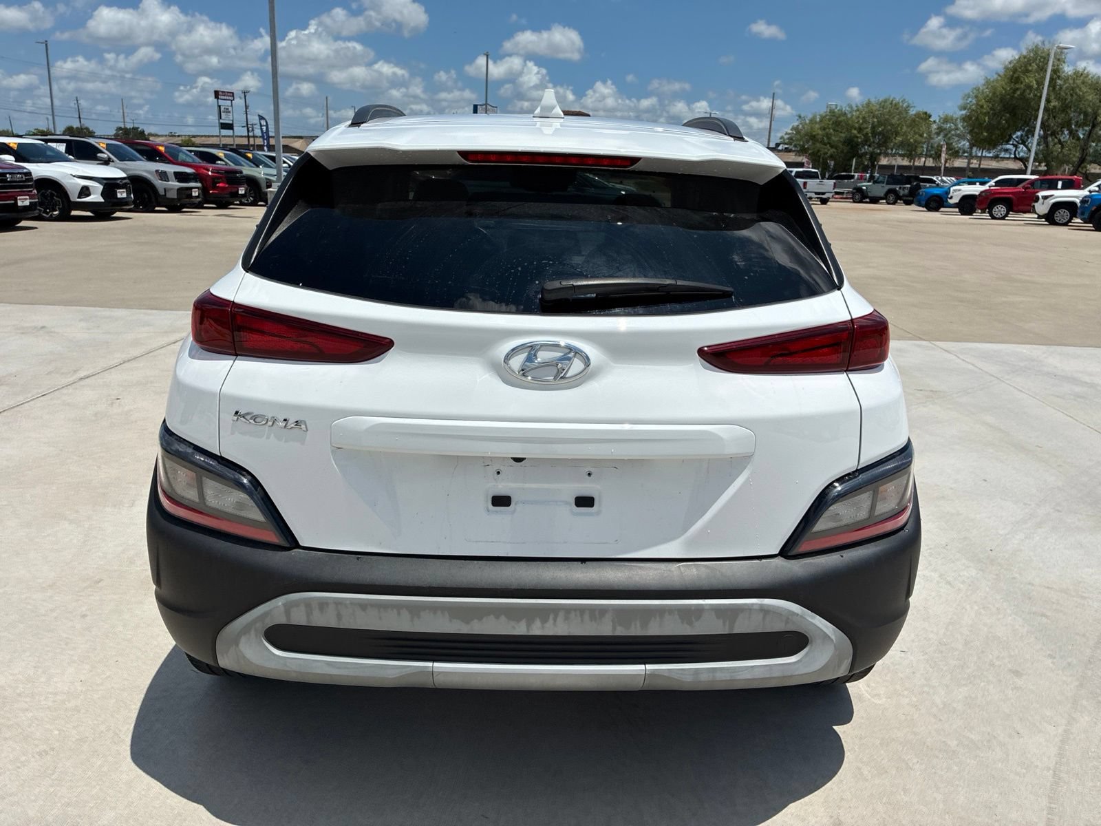 Used 2023 Hyundai Kona SEL w/ Cargo Package FWD image 4