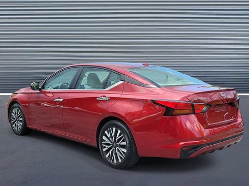 Used 2025 Nissan Altima 2.5 SV FWD image 4