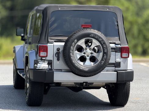 Used 2016 Jeep Wrangler Unlimited Sahara image 4