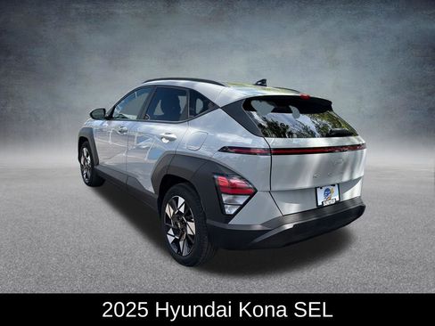 Used 2025 Hyundai Kona SEL FWD image 3