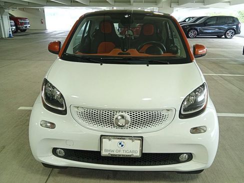 Used 2016 smart fortwo passion RWD image 2