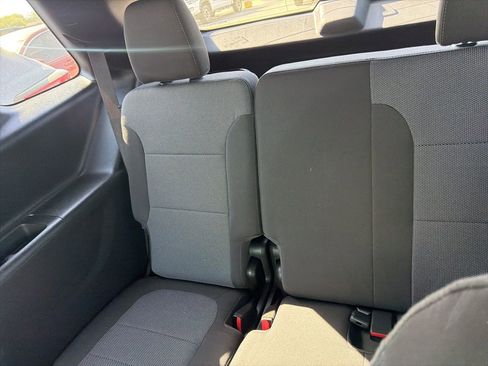 Used 2023 Chevrolet Traverse LT image 10