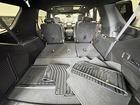 Used 2022 Chevrolet Tahoe LT w/ LT Signature Package image 37