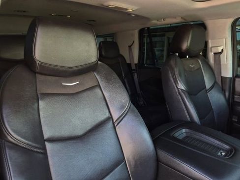 Used 2018 Cadillac Escalade Luxury RWD image 16
