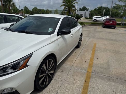 Used 2020 Nissan Altima 2.5 SR image 1