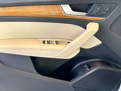 Used 2022 Audi Q5 e Premium Plus w/ Premium Plus Package image 17