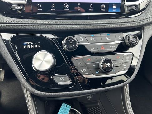 New 2026 Chrysler Pacifica Limited image 15