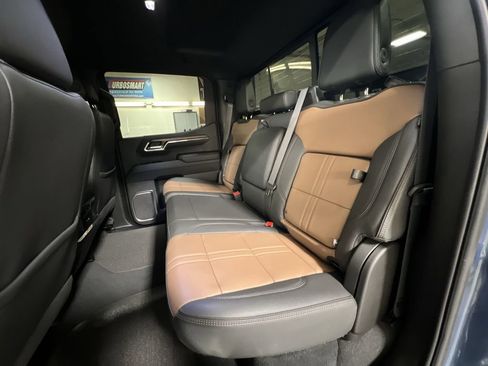 Certified 2024 Chevrolet Silverado 1500 High Country w/ Technology Package image 25