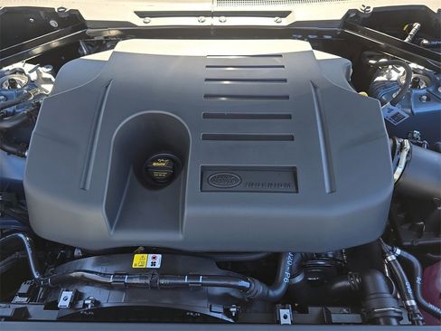 New 2025 Land Rover Defender 110 S image 31