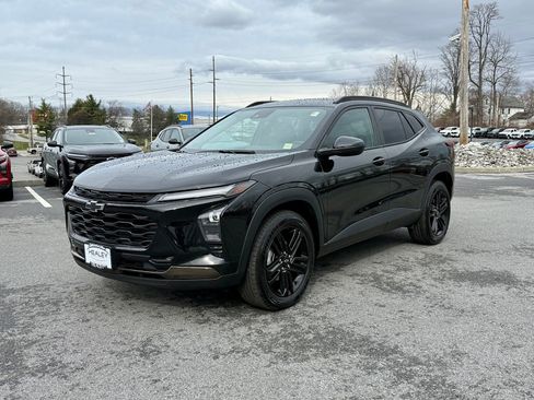 Certified 2024 Chevrolet Trax ACTIV w/ Driver Confidence Package image 3