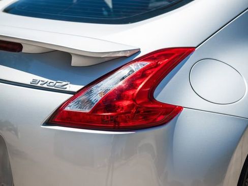 Used 2009 Nissan 370Z Touring w/ Sport Pkg image 45