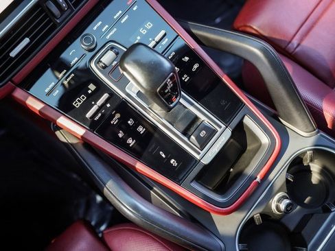 Used 2023 Porsche Cayenne Platinum Edition image 32