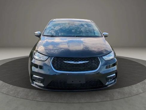 Used 2023 Chrysler Pacifica Limited FWD image 7