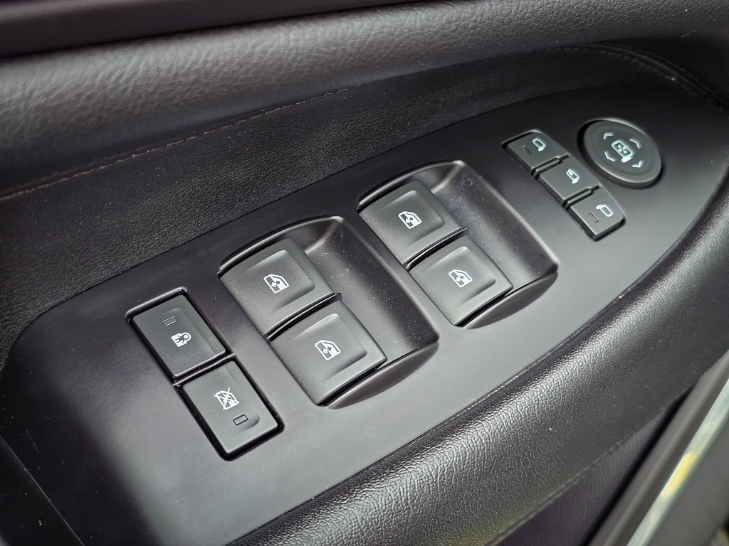 Used 2020 Cadillac Escalade Luxury w/ Escalade Sport Edition RWD image 11