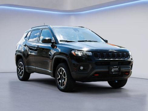 Used 2024 Jeep Compass Trailhawk AWD/4WD image 3