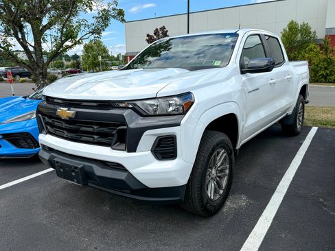 Used 2024 Chevrolet Colorado LT AWD/4WD image 3