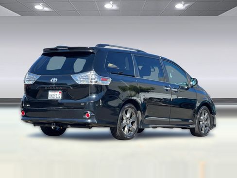 Used 2017 Toyota Sienna SE FWD image 9