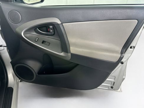 Used 2012 Toyota RAV4 FWD w/ Value Pkg image 28