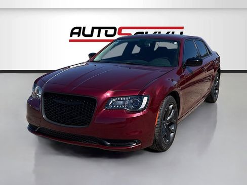Used 2020 Chrysler 300 Touring w/ Sport Appearance Package image 3