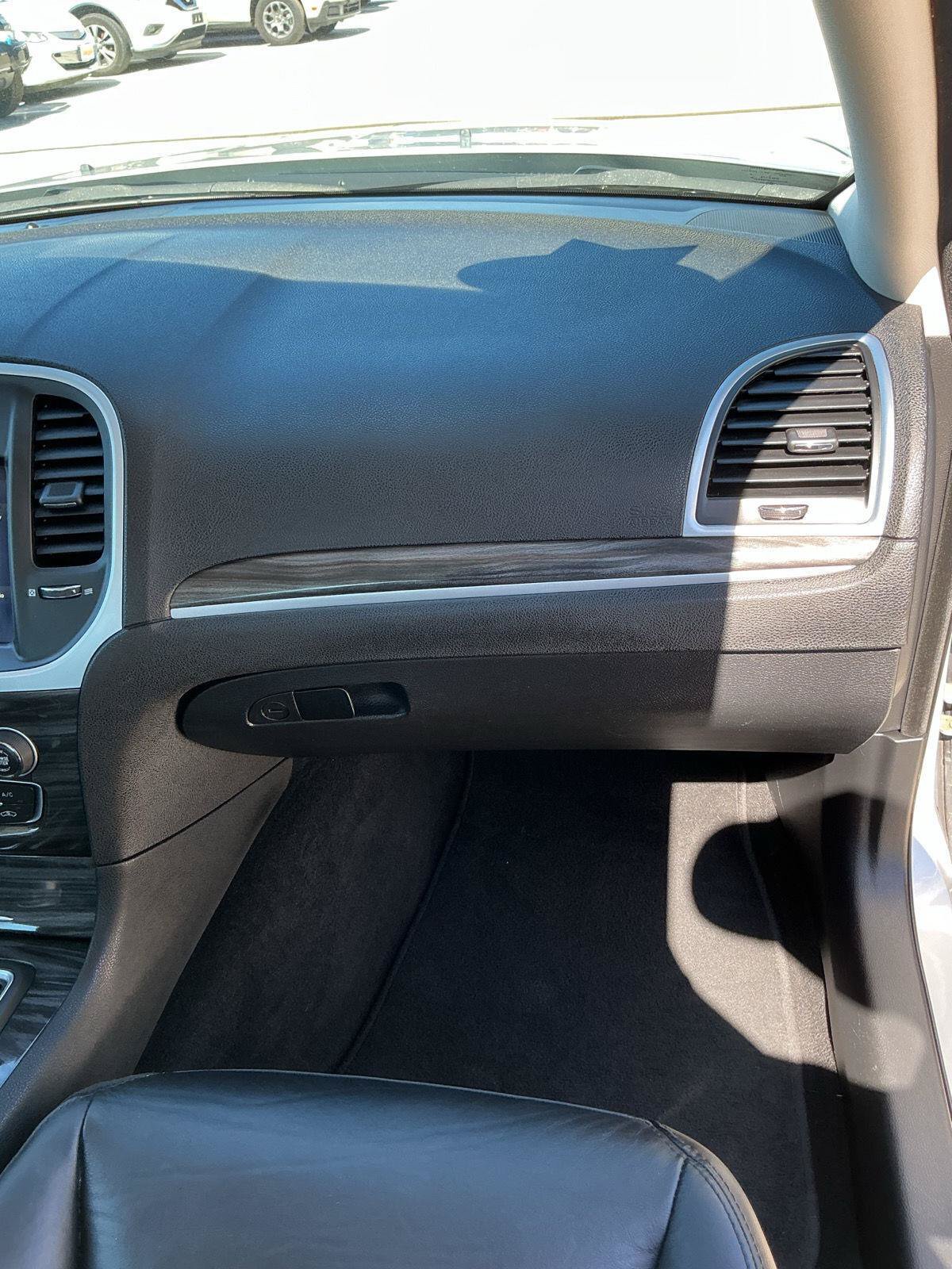 Used 2022 Chrysler 300 Touring L RWD image 27