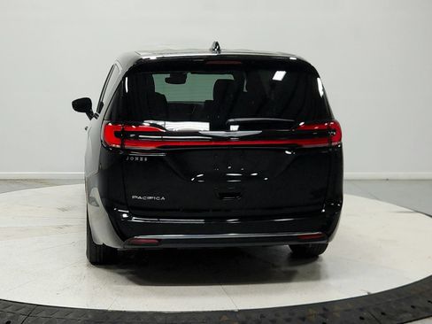 Used 2025 Chrysler Pacifica Select FWD image 7