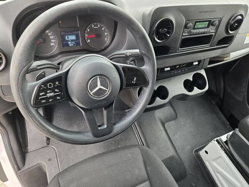 Used 2023 Mercedes-Benz Sprinter 2500 image 28
