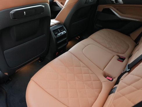 Used 2025 BMW X5 xDrive40i w/ Executive Package image 32