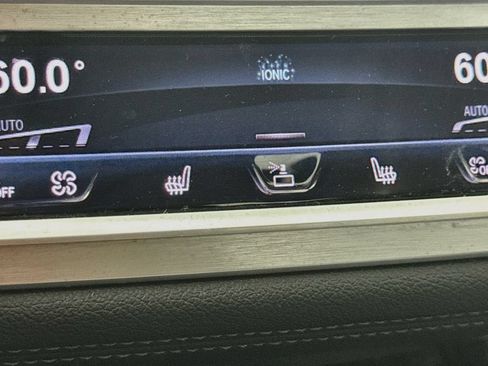 Used 2018 BMW 750i xDrive AWD/4WD image 22