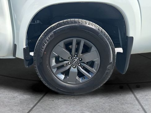 Used 2025 Nissan Frontier SV w/ SV Convenience Package RWD image 32