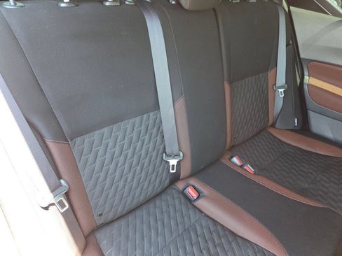 Used 2022 Nissan Kicks SR w/ Interior Electronics Package FWD image 17