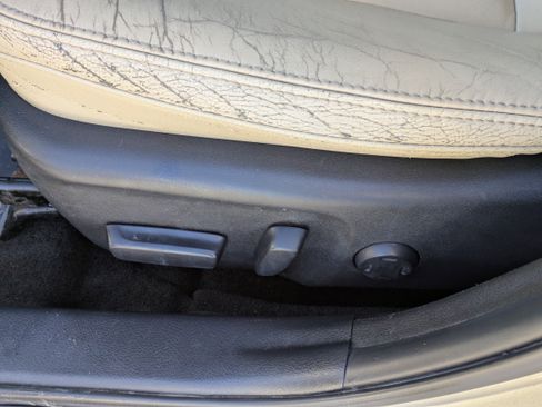 Used 2014 Toyota Avalon XLE image 19