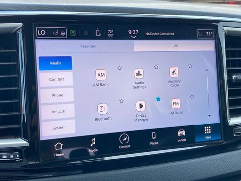 Used 2024 Chrysler Pacifica Touring-L image 23