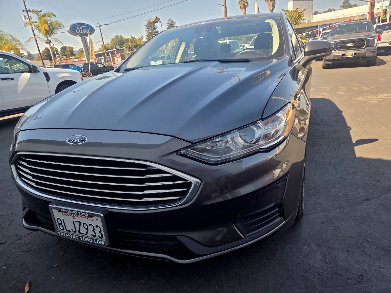 Used 2019 Ford Fusion SE FWD image 2